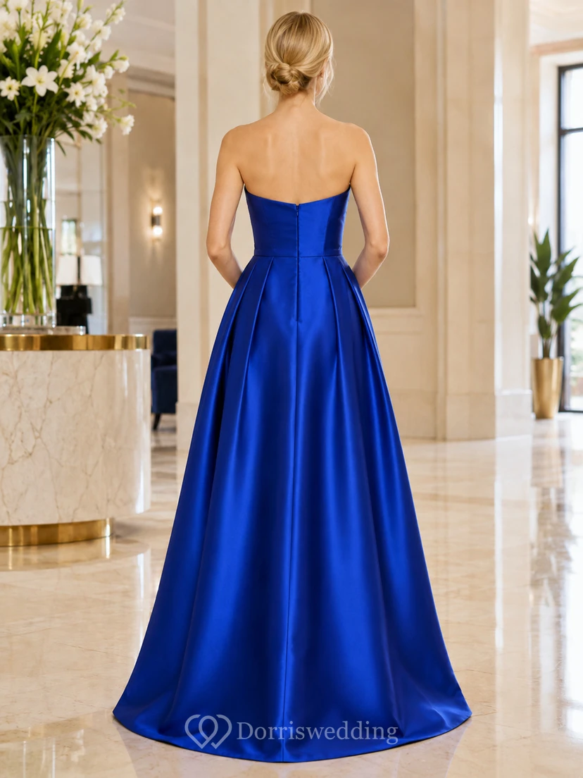 Robe de soirée bustier en satin bleu roi, coupe trapèze view 2