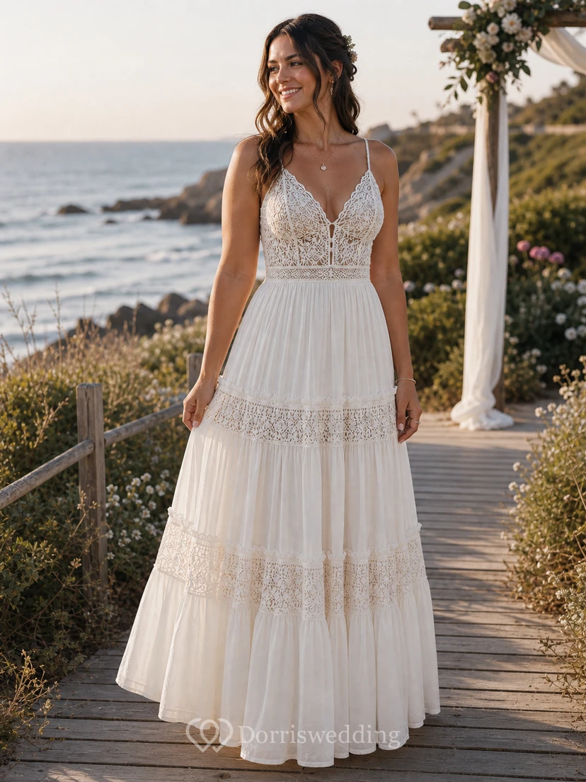 Robe de mariée bohème de plage avec bretelles spaghetti, corsage en dentelle et jupe longue à volants view 10