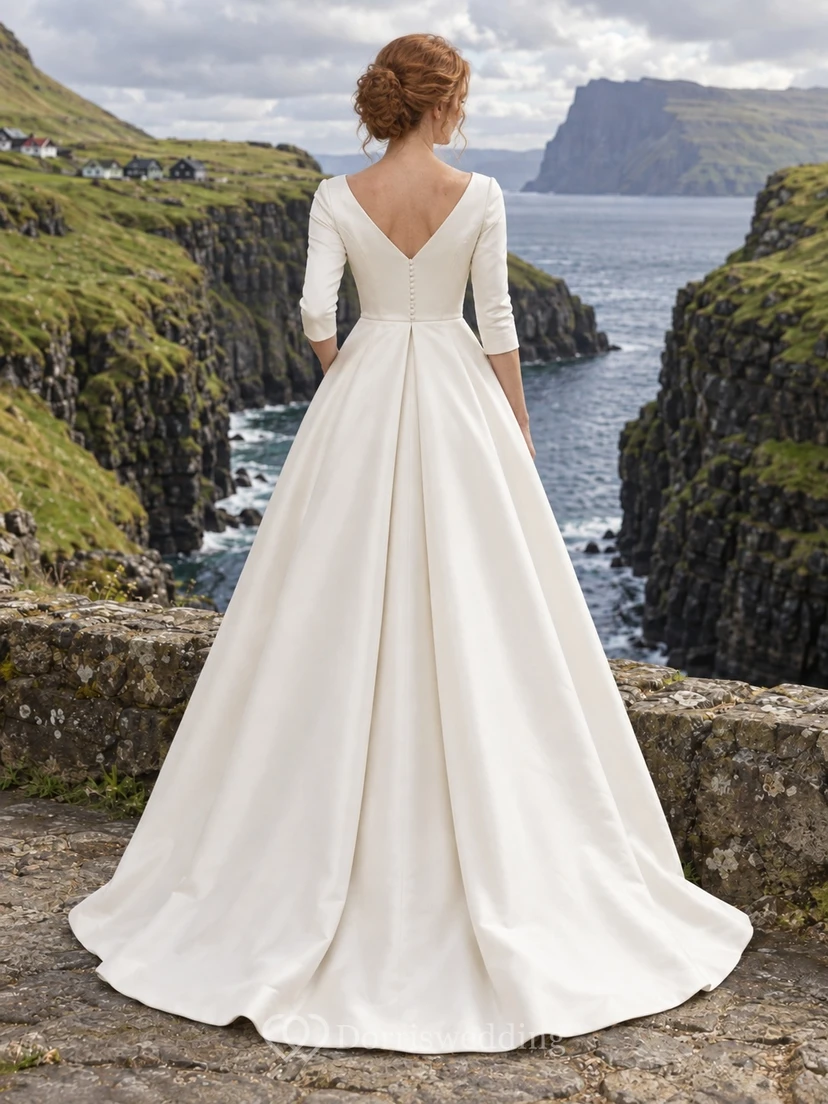 Sencillo vestido de novia de satén con escote en V, corte en A, mangas tres cuartos y pliegue central. view 2