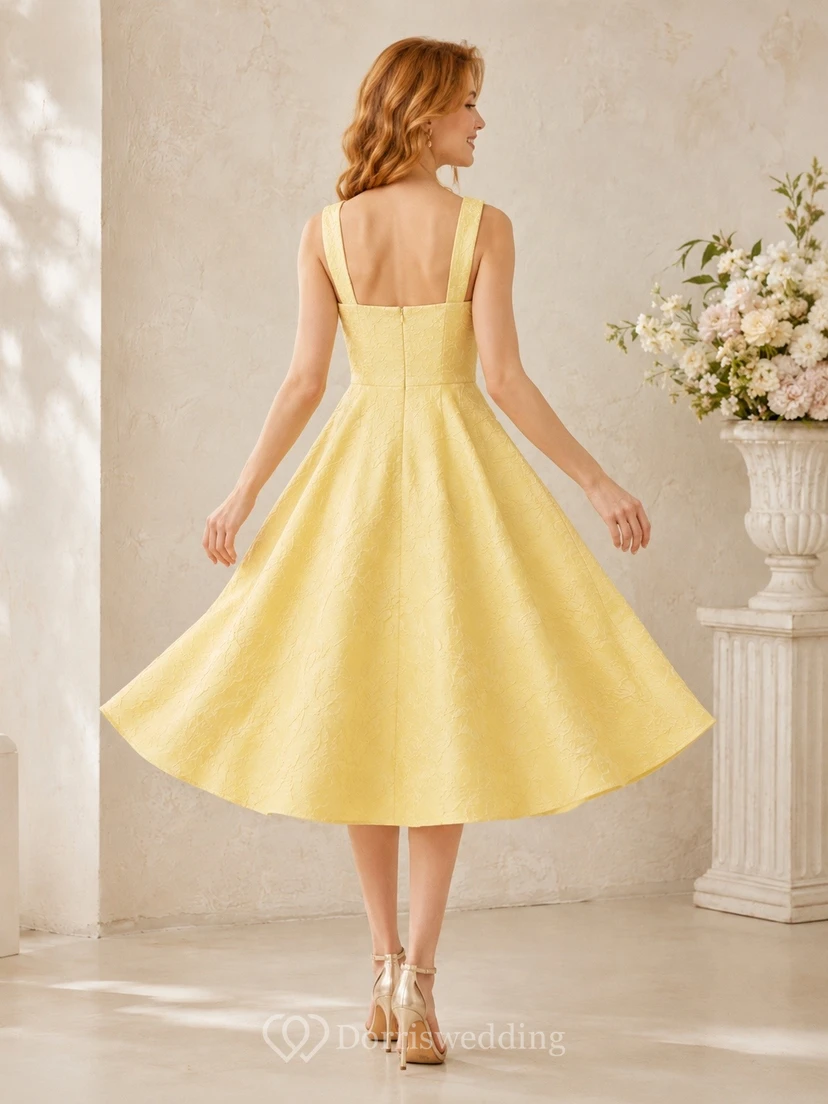 Robe romantique jaune à col carré sans manches en taffetas, longueur thé, coupe trapèze view 2