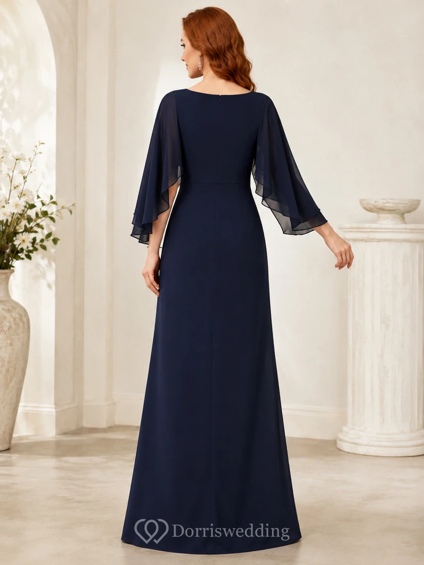 Vestido formal azul marino largo hasta el suelo con escote redondo y capa, ideal para madres. view 2