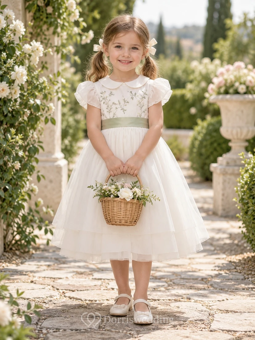 Teelanges, elfenbeinfarbenes Vintage-Kleid in A-Linie aus Tüll mit Kragen, Puffärmeln und grüner Schärpe für Blumenmädchen