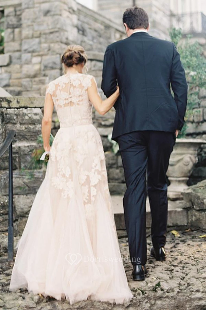 Hochwertiges, ärmelloses, bodenlanges Vintage-Brautkleid mit V-Ausschnitt und Spitze
