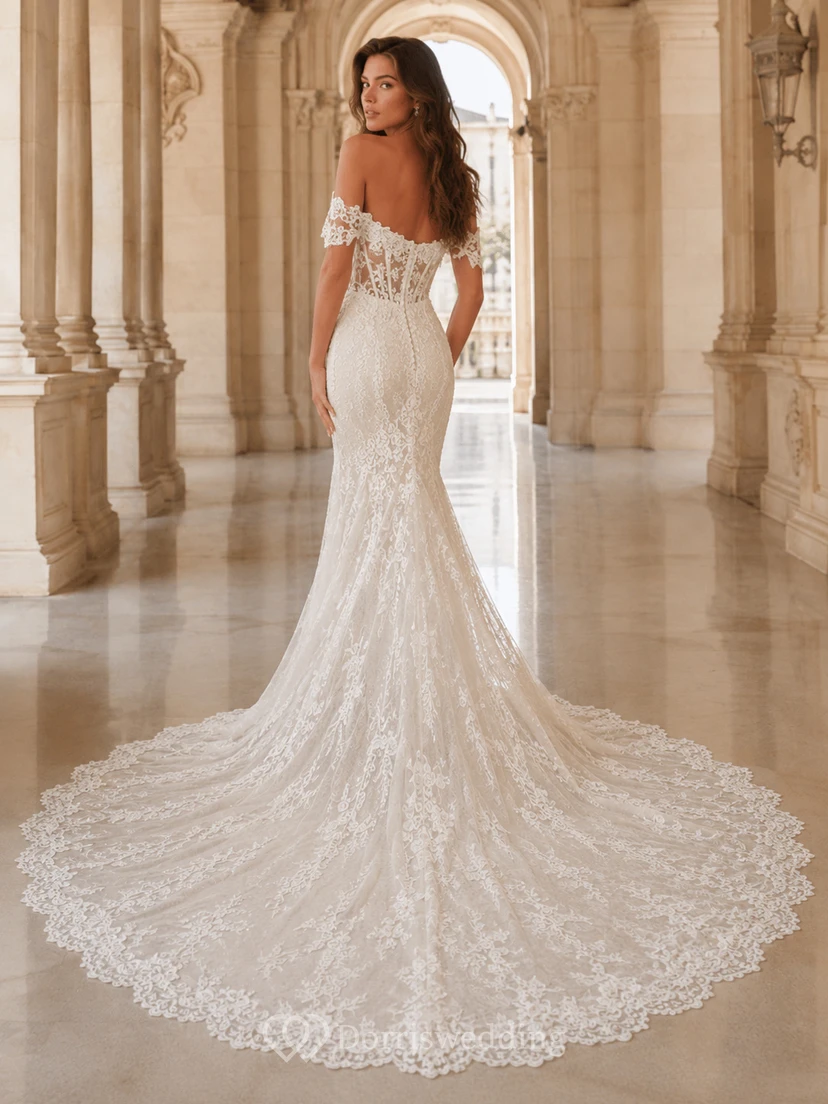 Robe de mariée courte sirène en dentelle romantique, épaules dénudées, appliques cathédrale et fermeture éclair raffinée au dos view 2