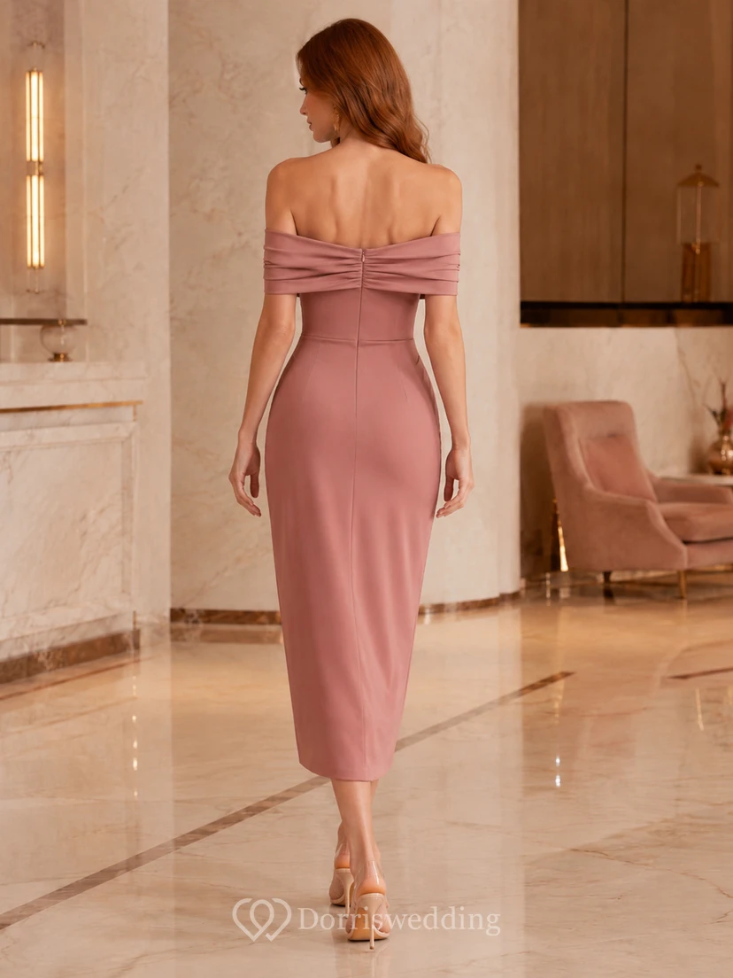 Robe de cocktail fourreau mauve à épaules dénudées et froncée, longueur thé view 2