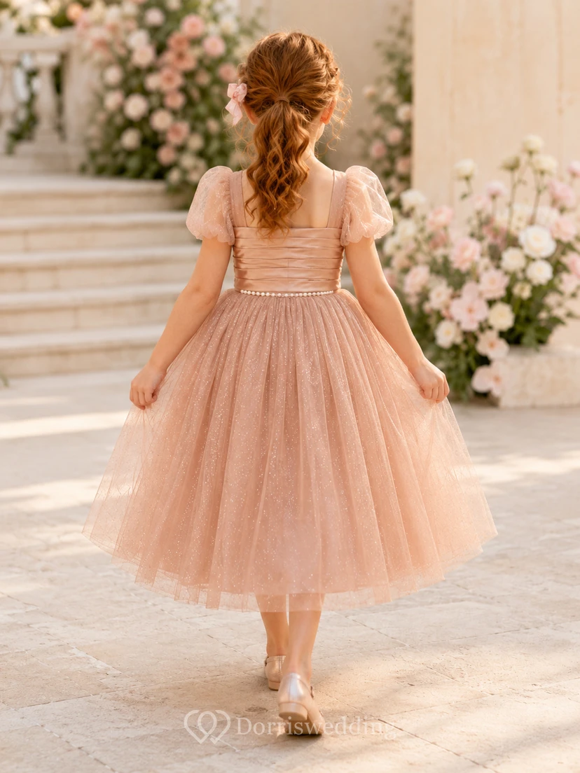 Klassisches A-Linien-Kleid aus Tüllspitze für Blumenmädchen mit kurzen Ärmeln, Rundhalsausschnitt, wadenlangem Rock und Schleifendetail. view 2