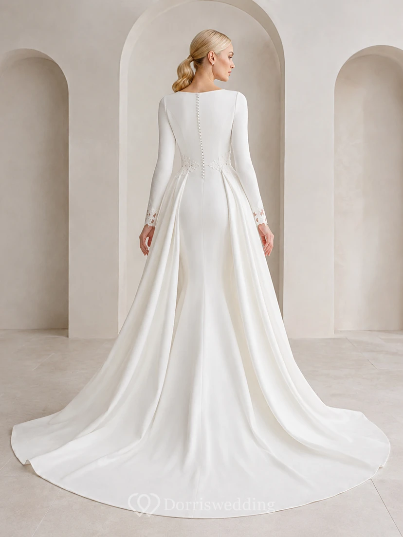 Combinaison-pantalon en satin poli à col bateau et manches longues ajustées, traîne chapelle, surjupe amovible, robe de mariée view 2
