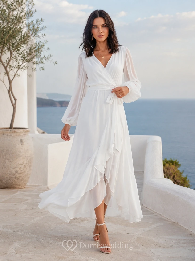 Vestido bohemio de gasa blanca con escote en V, manga larga y corte en A hasta los tobillos.