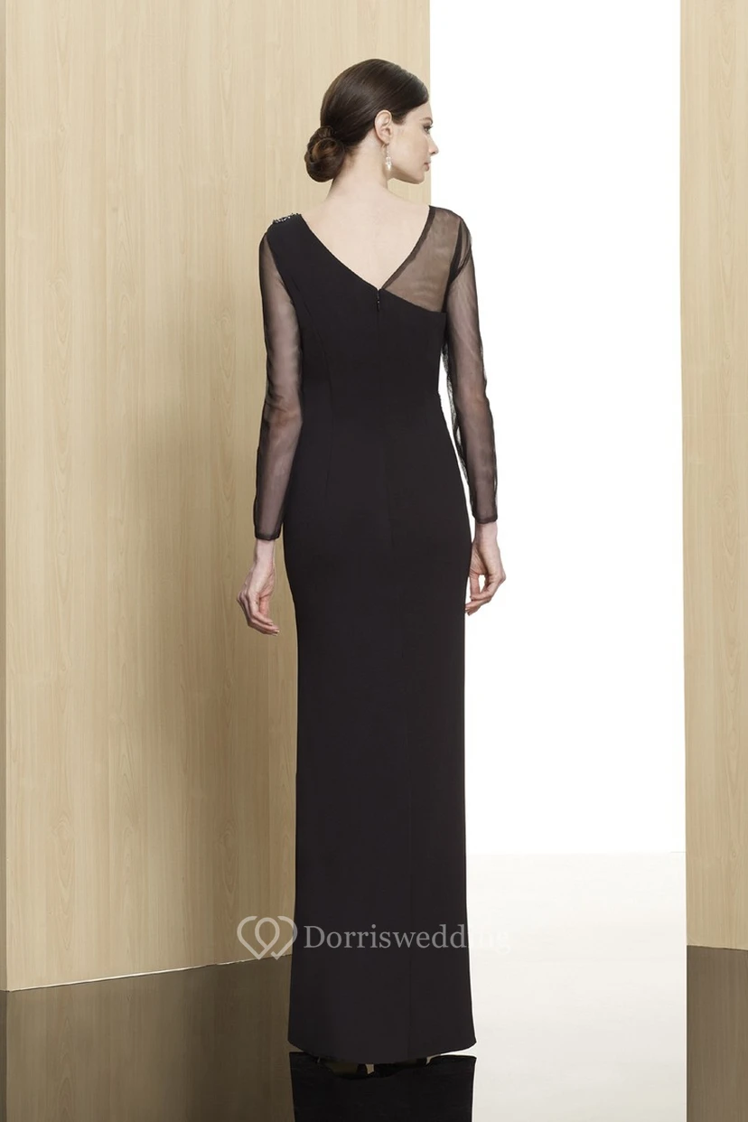 Vestido formal de gasa con escote joya, mangas ilusión con cuentas y escote joya. view 2