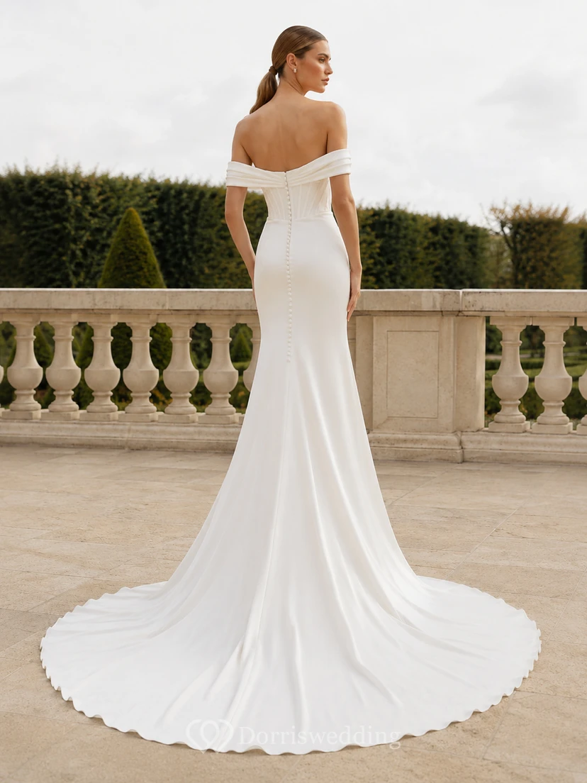 Plissiertes Brautkleid aus Satin mit schulterfreiem Schnitt, kurzen Ärmeln, Meerjungfrauen-Schleppe und strukturierter Faltenlegung im Pavillon-Stil view 2
