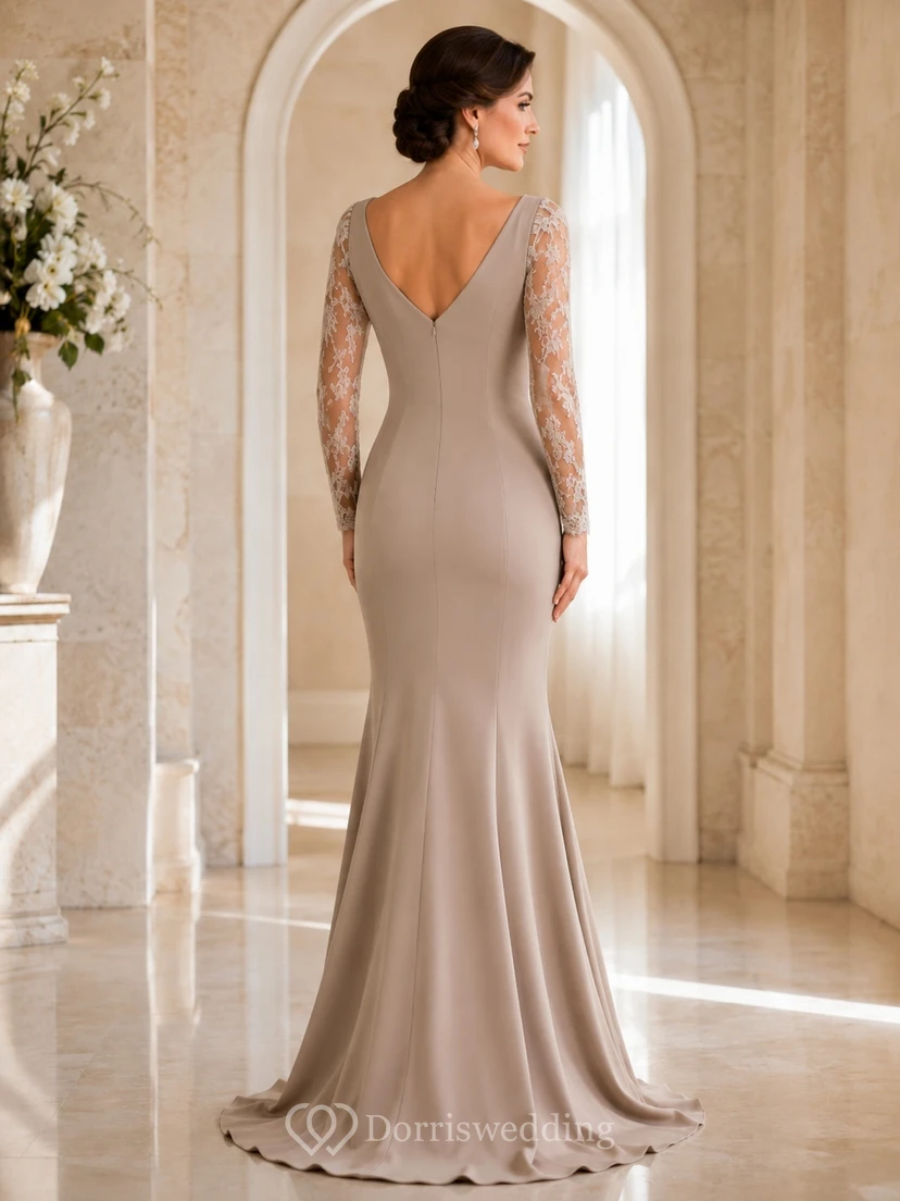 Robe de soirée sirène longue en dentelle taupe, col en V et manches trois-quarts view 2