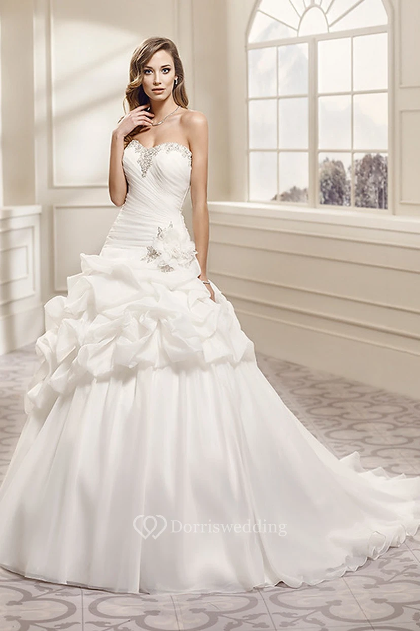 Ball Gown Sweetheart Long Organza Wedding Dress With Pick Up And Beading