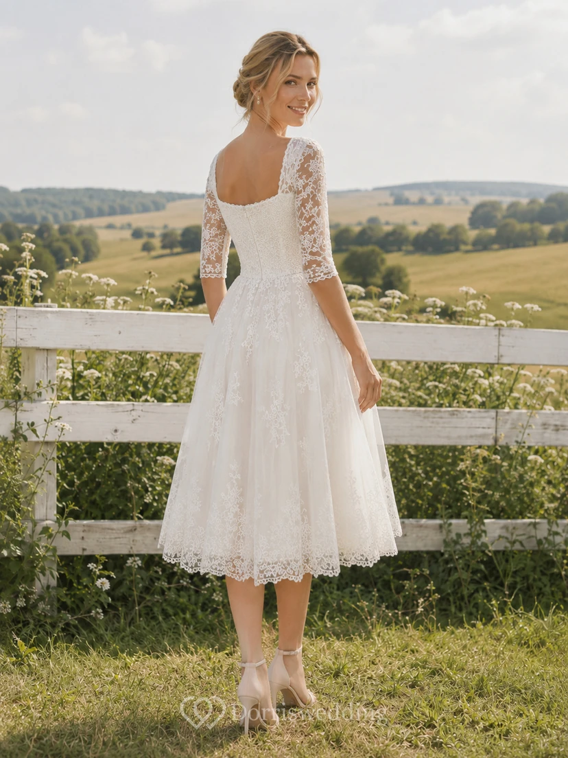 Vestido de novia campestre modesto de estilo vintage, largo hasta la rodilla, escote cuadrado y mangas tres cuartos de encaje. view 2