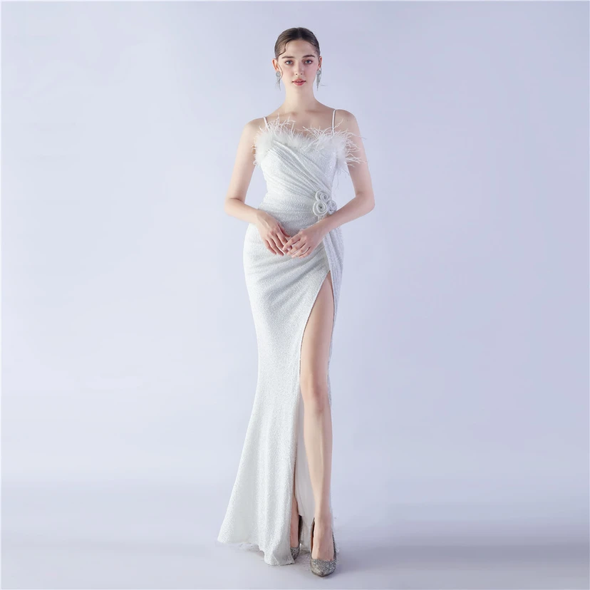 Vestido de noche de alta gama para bodas, con flores y detalles de plumas de avestruz. view 74