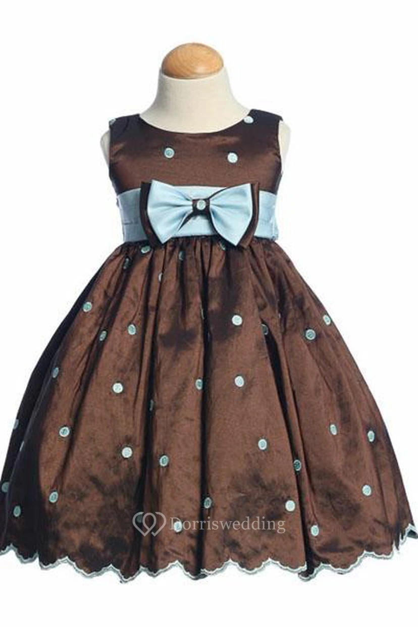 Vestido de niña de flores de tafetán bordado con lazo, largo hasta la rodilla