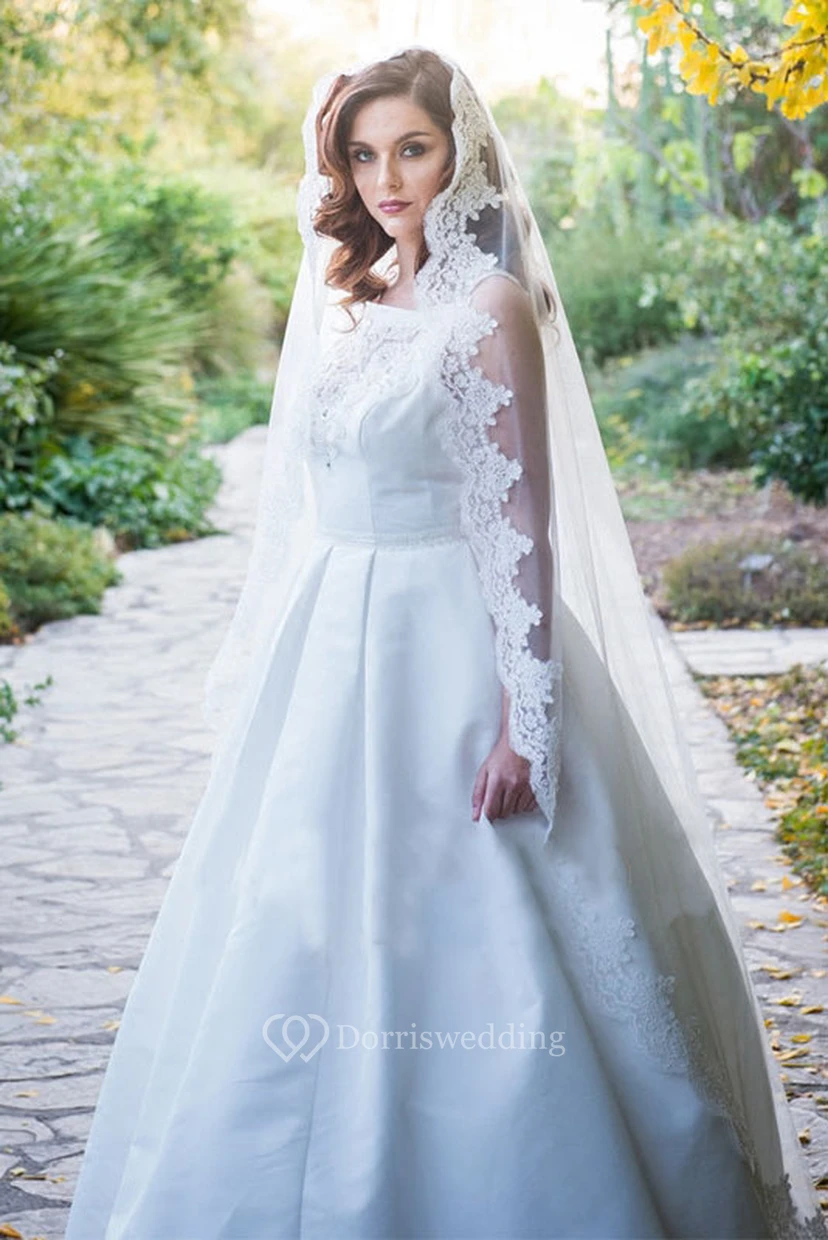 Long Tulle Wedding Veil with Scalloped Lace Appliques