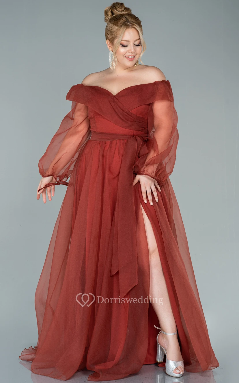 Vestido de noche de talla grande con escote Bardot, mangas largas, abertura frontal y corte imperio. view 17