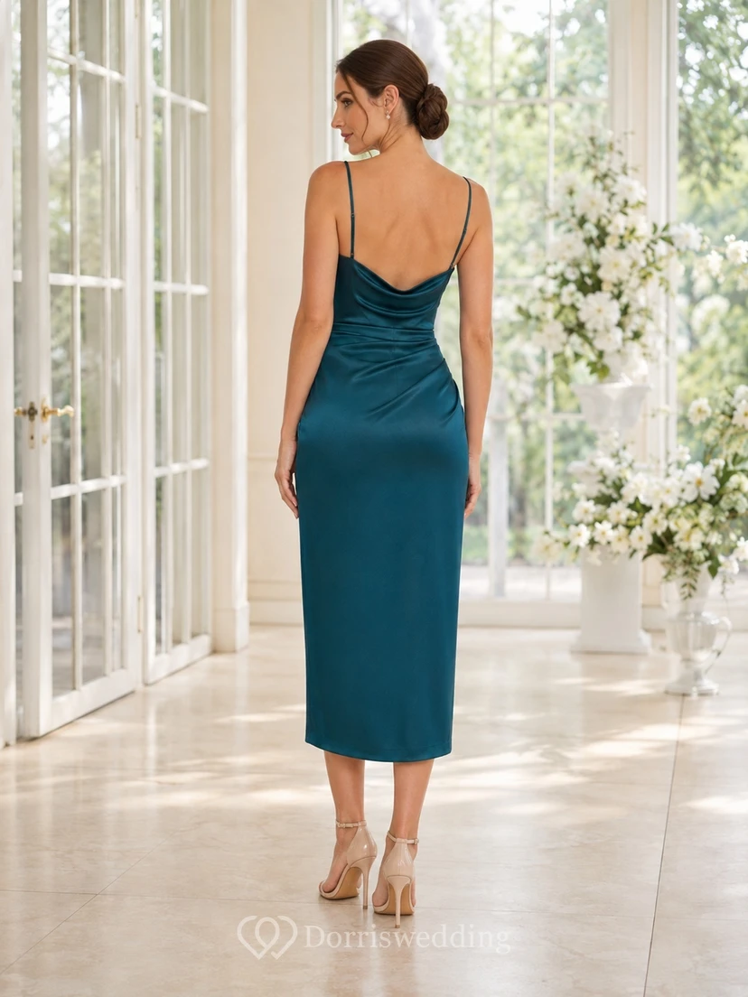 Dunkelgrünes, figurbetontes Brautkleid aus Satin mit Wasserfallausschnitt und Spaghettiträgern in Midi-Länge view 2