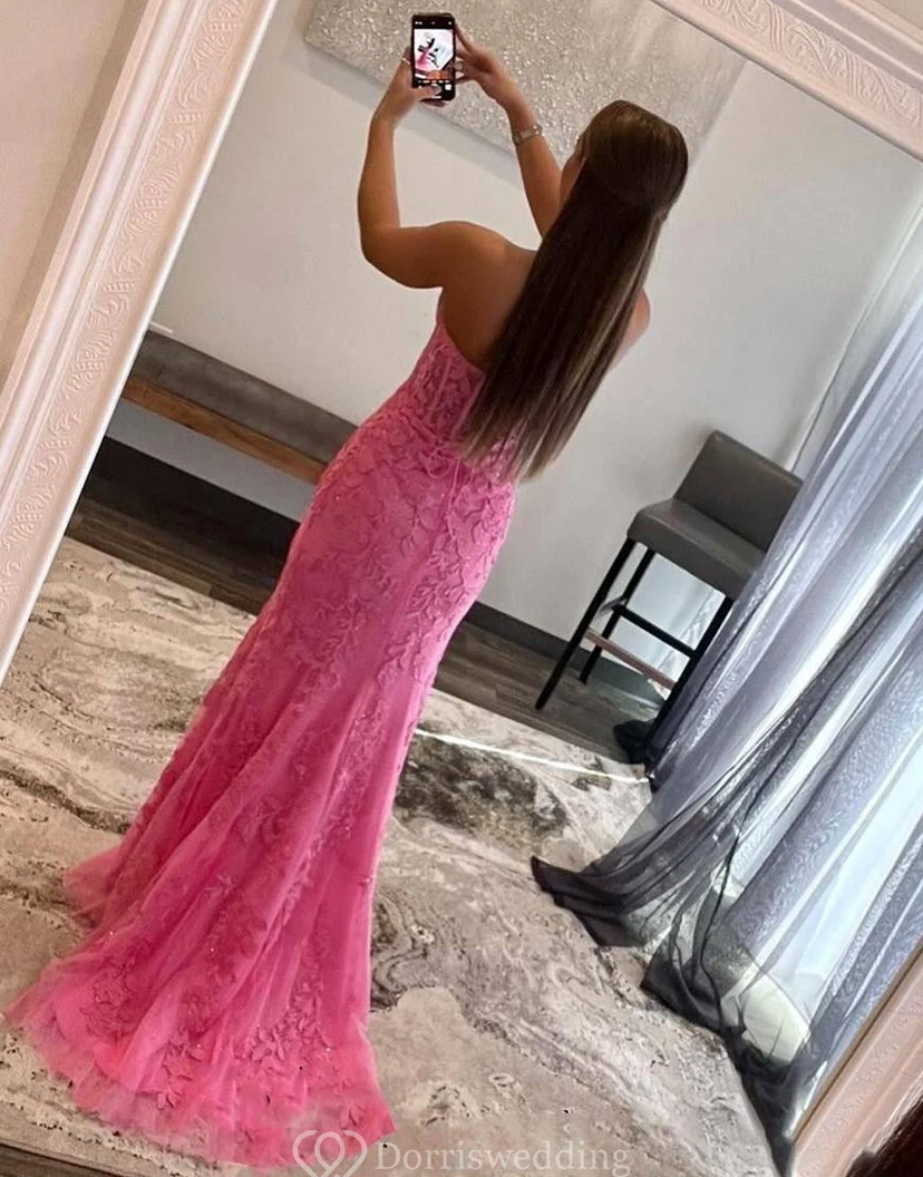 Vestido romántico de encaje rosa fucsia con superposición de tul. view 5