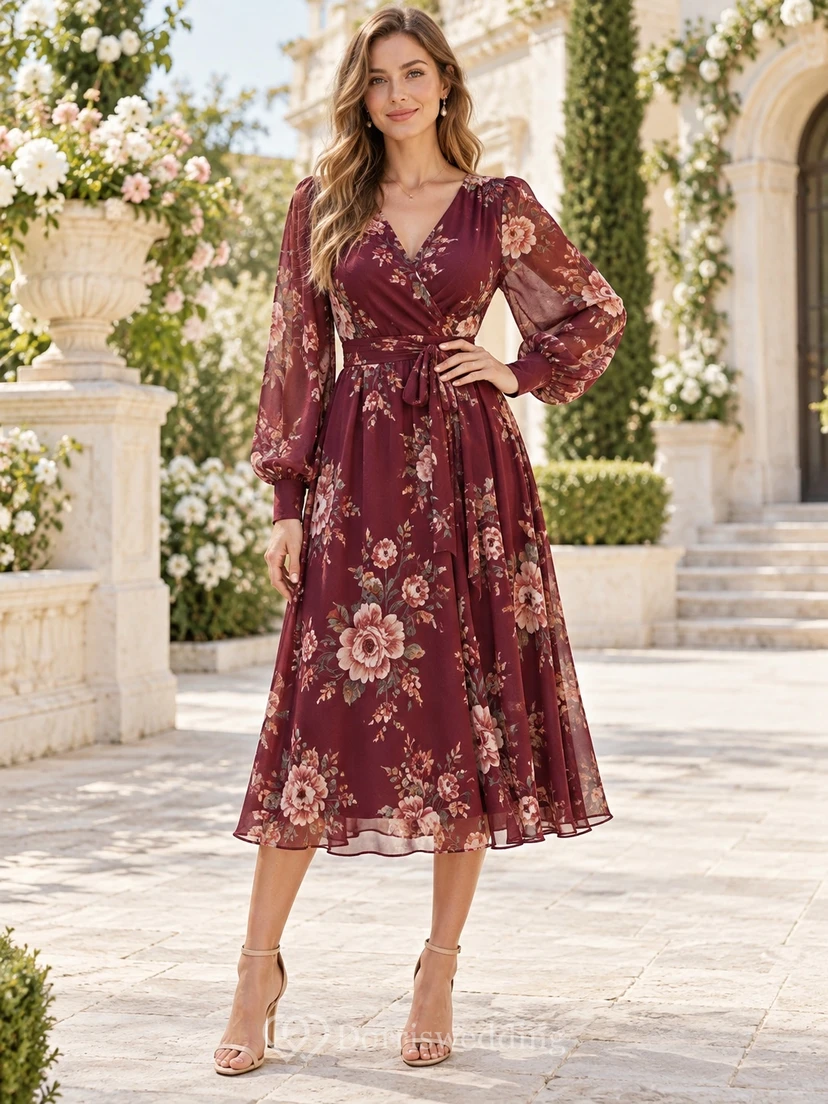 Vestido de fiesta de gasa de manga larga con escote en V y estampado floral burdeos, corte en A, ideal para invitadas.