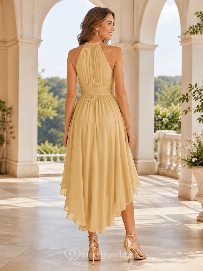 Vestido de cóctel de noche romántico dorado con escote halter, plisado y falda asimétrica, de gasa. view 2