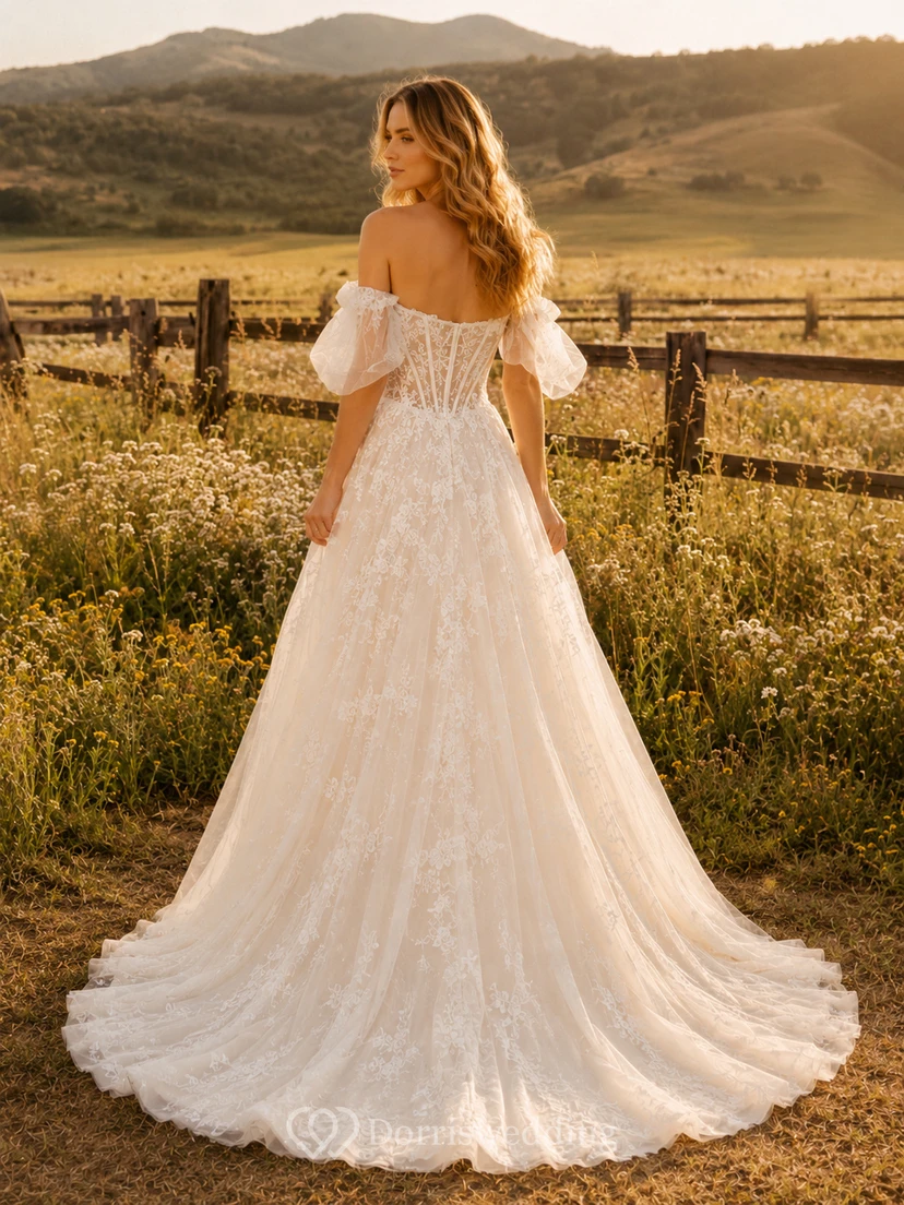Vestido de novia de tul y encaje campestre, corte en A, hombros descubiertos, manga corta, cola de capilla, espalda baja en V. view 2