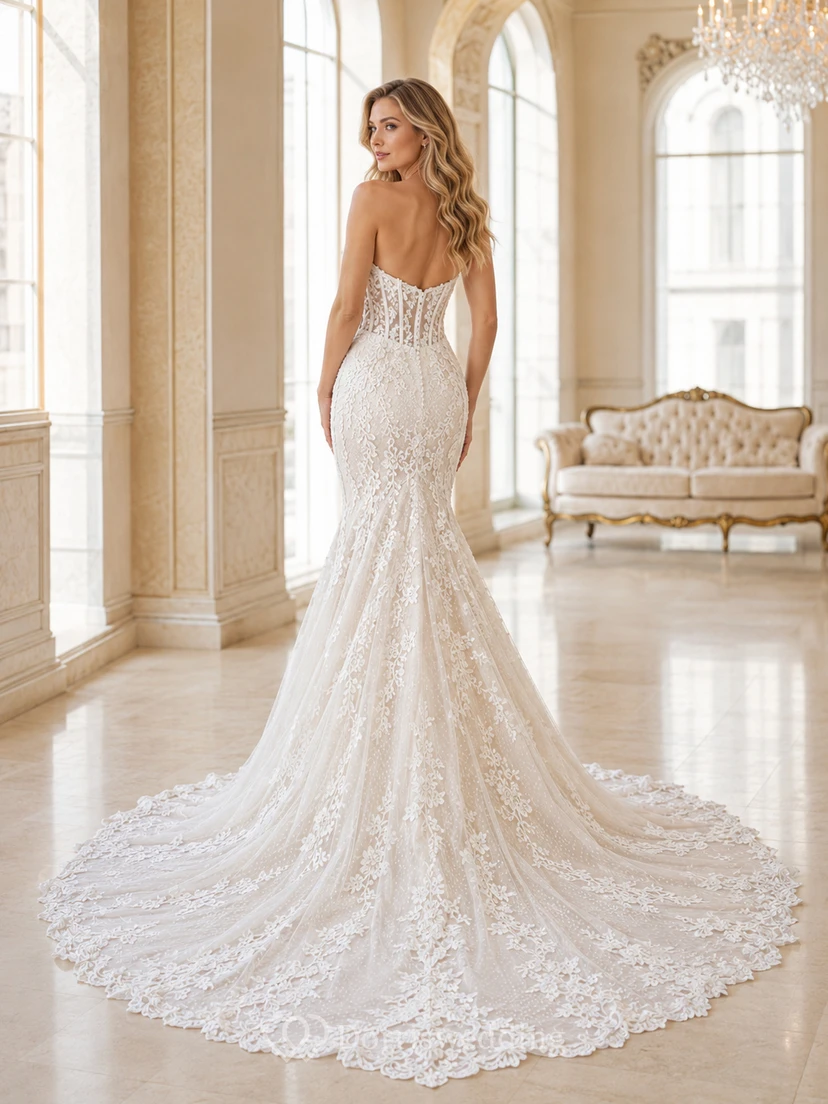 Robe de mariée sirène bustier en tulle et dentelle florale, décolleté cœur et traîne chapelle view 2