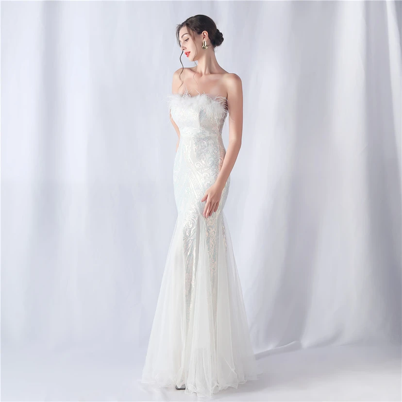 Vestido de noche de malla con lentejuelas y top palabra de honor con estampado de plumas de avestruz y flores para bodas y reuniones. view 47