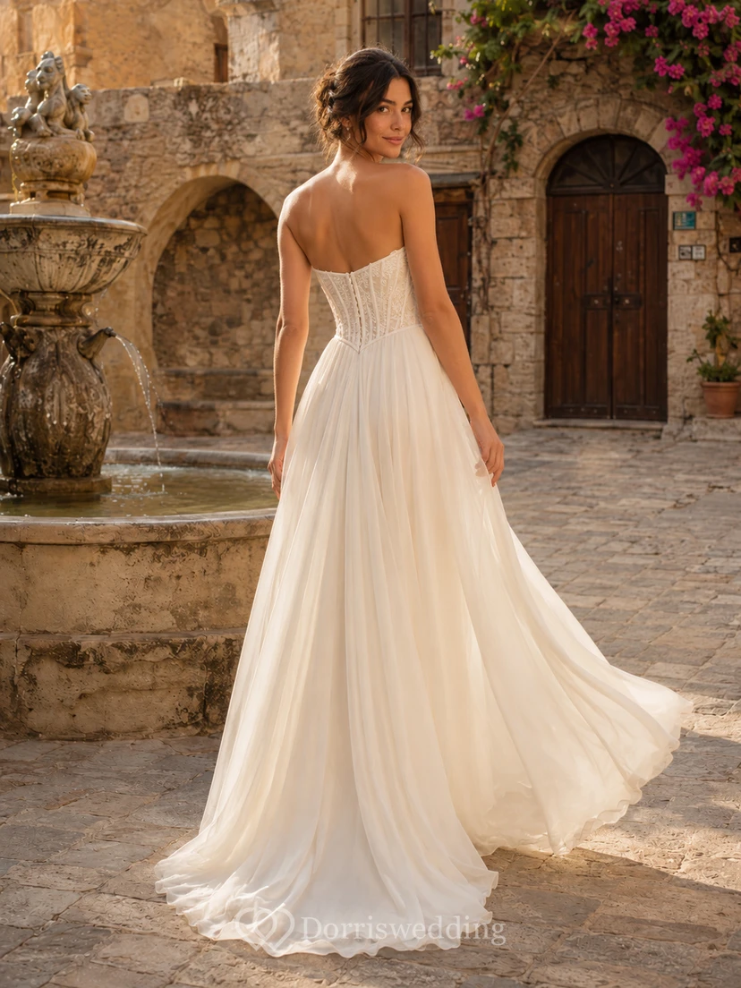 Robe bustier en tulle fluide sans bretelles pour une fugue amoureuse dans un village italien view 2