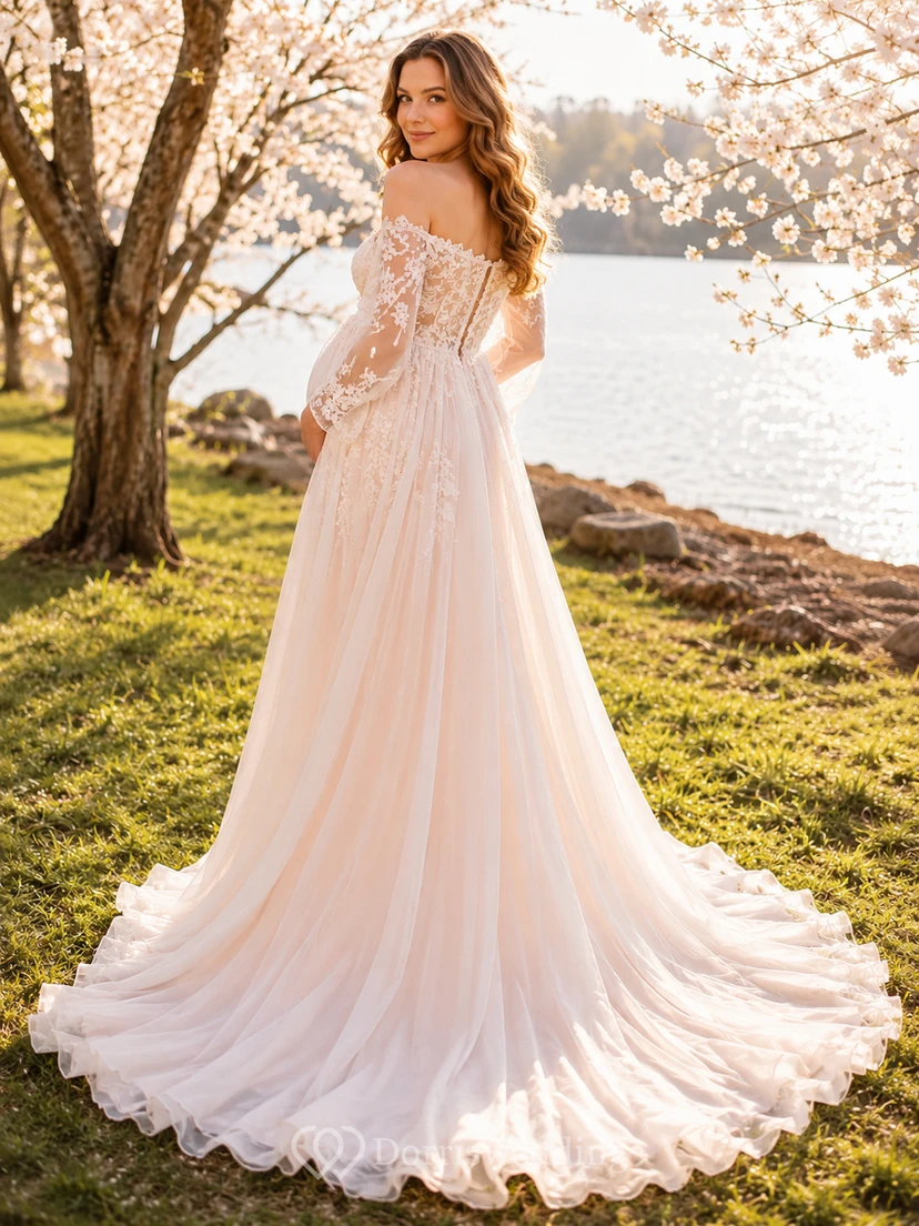 Vestido de novia premamá rosa palo con hombros descubiertos y mangas acampanadas view 2