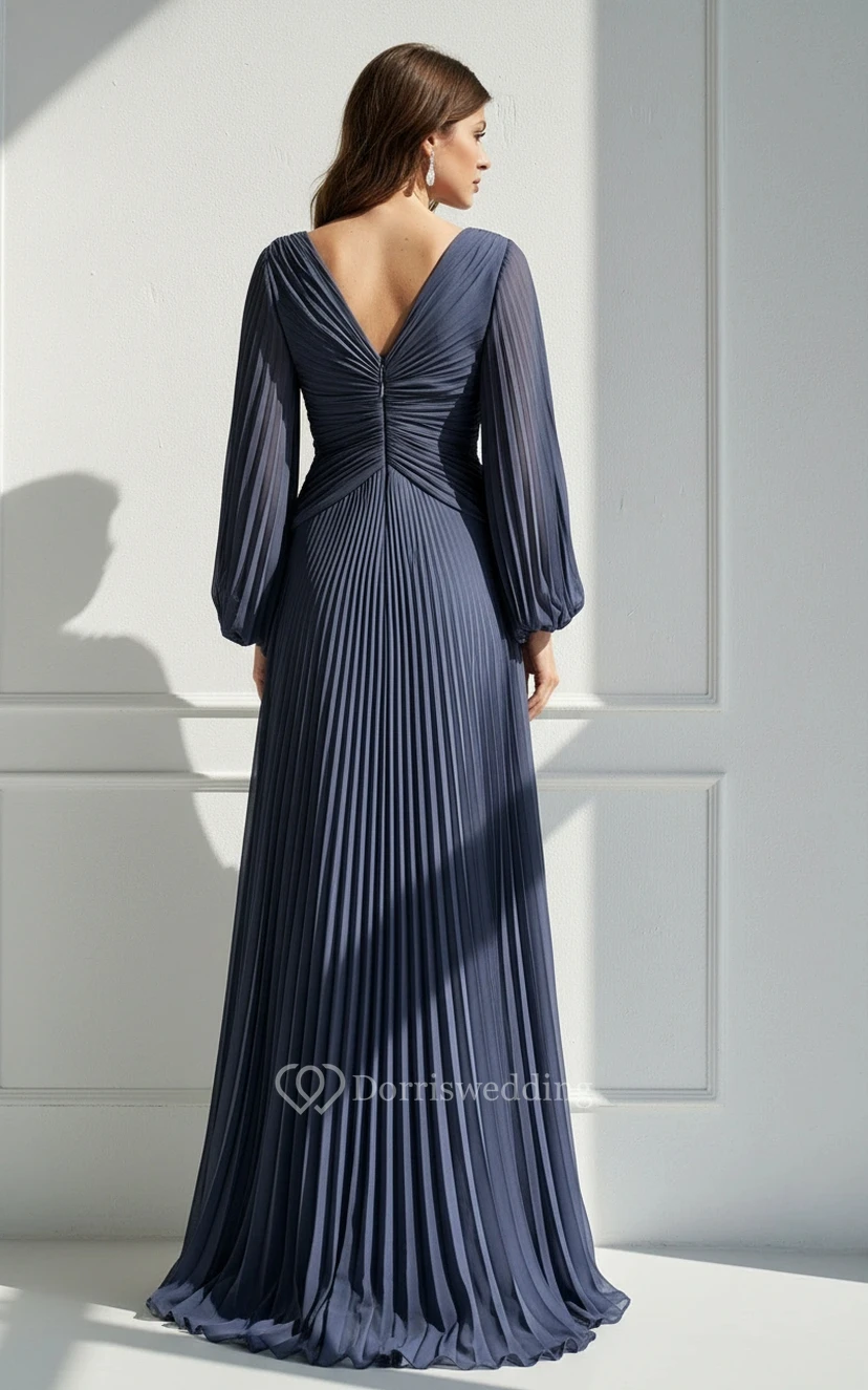 Robe longue plissée bleu ardoise à manches longues transparentes et décolleté en V profond view 2