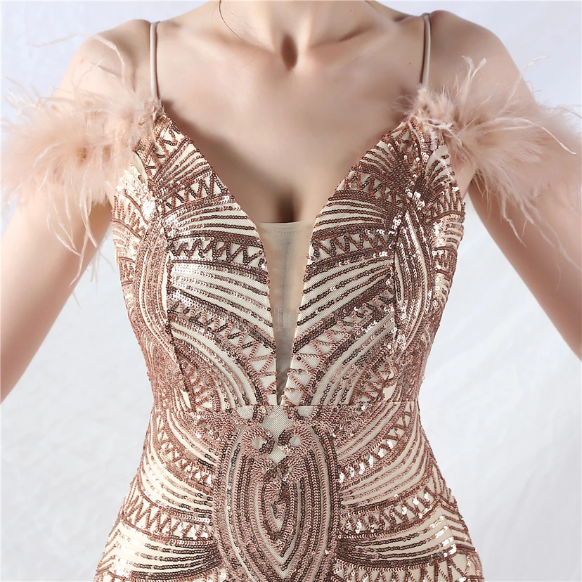 Vestido de noche con cuentas florales y plumas de avestruz elaboradas artesanalmente view 30