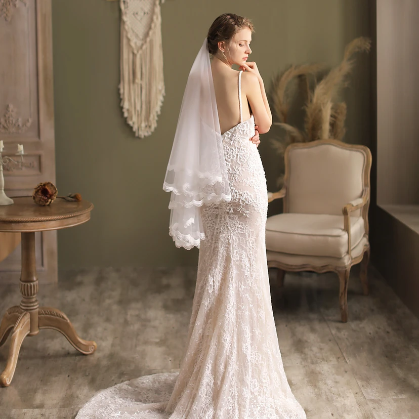 Simple Style Bridal Veil with Lace Trim view 3