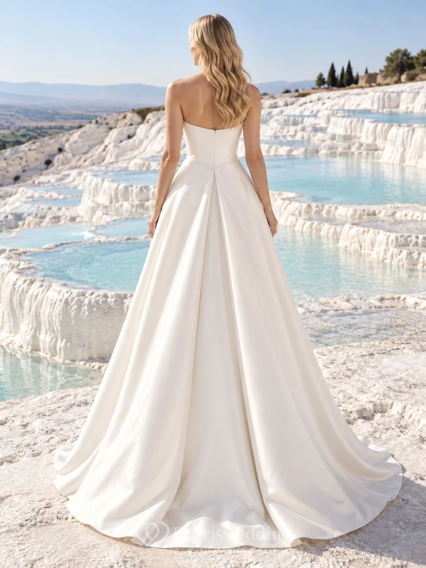 Vestido de novia sencillo sin tirantes, escote corazón, satén plisado, corte en A view 2