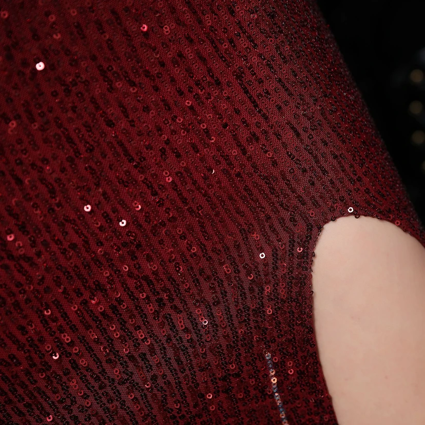 Robe de soirée longue et moulante à sequins colorés, confectionnée avec soin, idéale pour une célébrité ou une fête. Robe de mariée sexy et cintrée, confectionnée avec des paillettes colorées et lourdes. Robe de mariée longue et moulante, parfaite pour une occasion spéciale. view 10