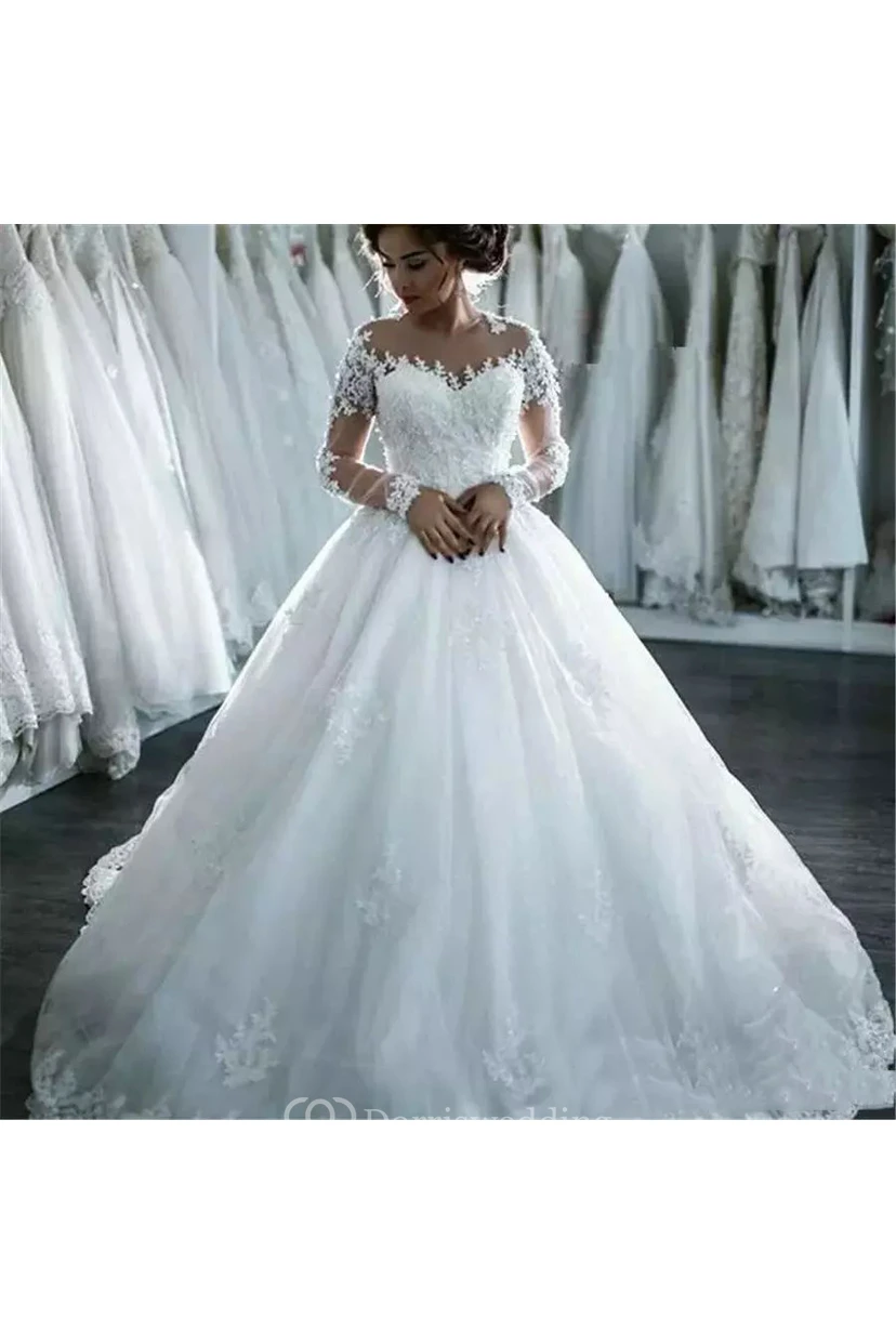 Vestido de novia de princesa con cola de encaje y tul, corte A, estilo princesa.