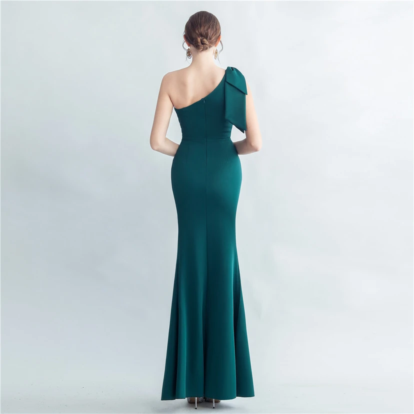 Elegantes Abendkleid aus Spitze mit Strassbesatz, Perlenverzierungen, schräger Schulterpartie, römischem Kragen und Seitenschlitz view 41
