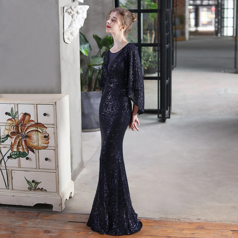 Robe de soirée élégante à paillettes, style sirène, ailes d'ange, idéale pour un banquet ou une réunion. Mannequin automobile. Robe de soirée d'été. view 32