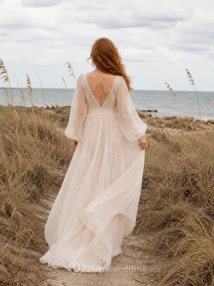 Weiches Brautkleid mit Bischofsärmeln, windgepeitscht wie ein Küstenfeld view 2