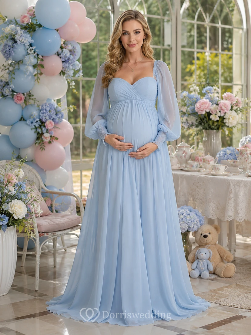 Hellblaues, langärmeliges Empire-Umstandskleid für Fotoshootings
