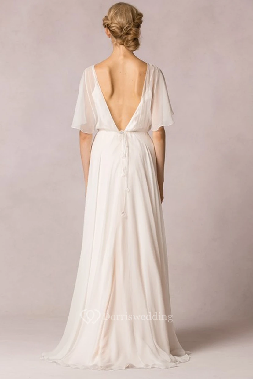 Robe de mariée bohème en mousseline de soie ornée d'appliqués et de plis, coupe fourreau, col rond, manches bouffantes et manches bouffantes. view 2