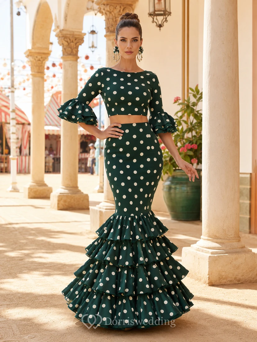Ensemble Feria deux pièces sirène à pois blancs et vert foncé, col rond et manches cloche, coupe sirène à volants