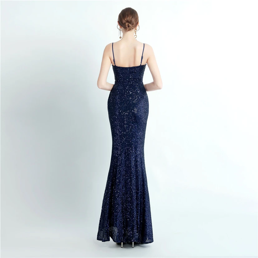 Robe de soirée longue à sequins haute densité, plissée, fendue sur le côté et à bretelles view 60
