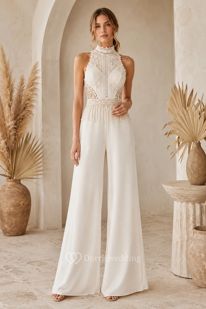 Combinaison de mariée blanche à col montant et corsage en dentelle