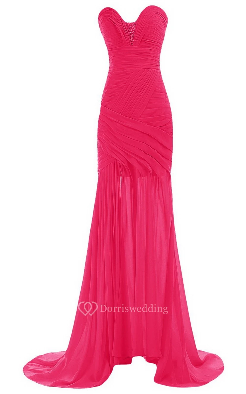 Vestido de novia con escote corazón, cola larga, fruncido y abalorios. view 8
