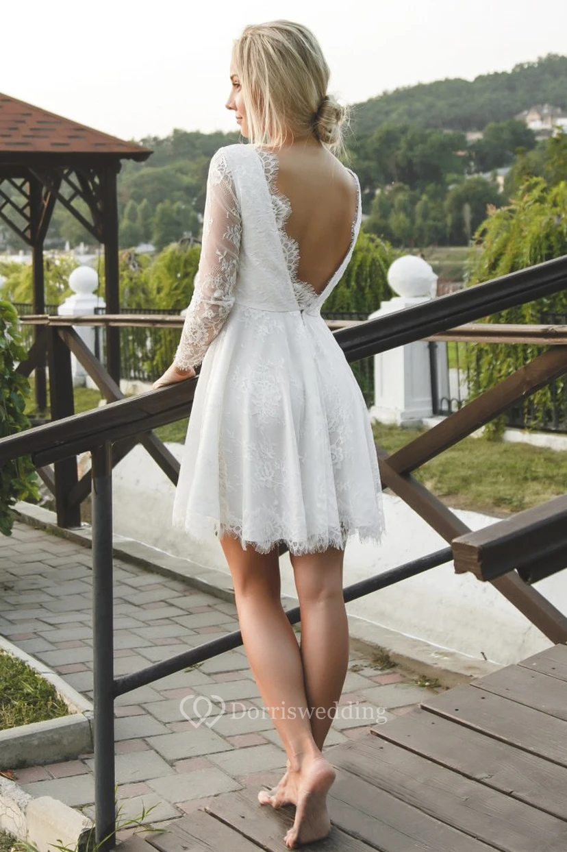 Vestido de novia corto y sexy de encaje con mangas largas y largo hasta la rodilla, escote en V profundo. view 2
