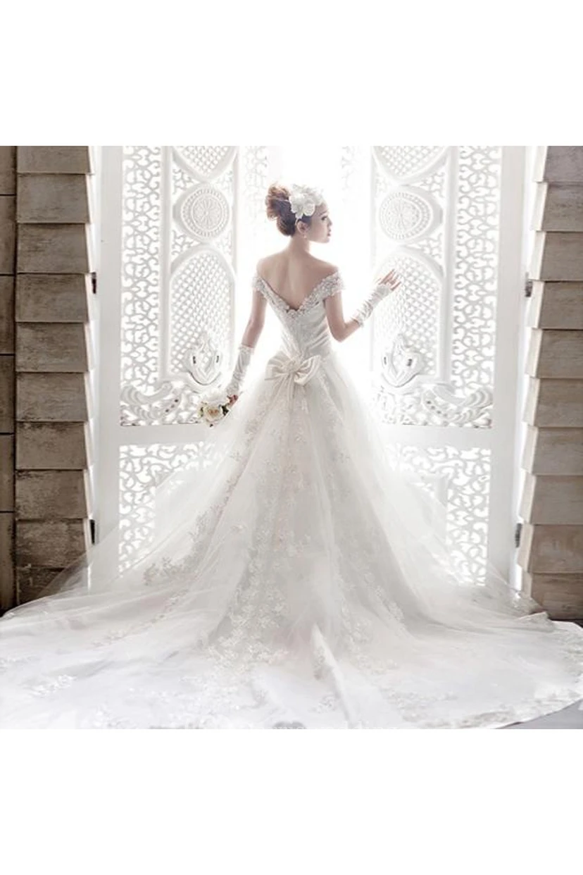 Vintage Off-the-Shoulder Lace Bowknot Wedding Dresses Lace With Long Train