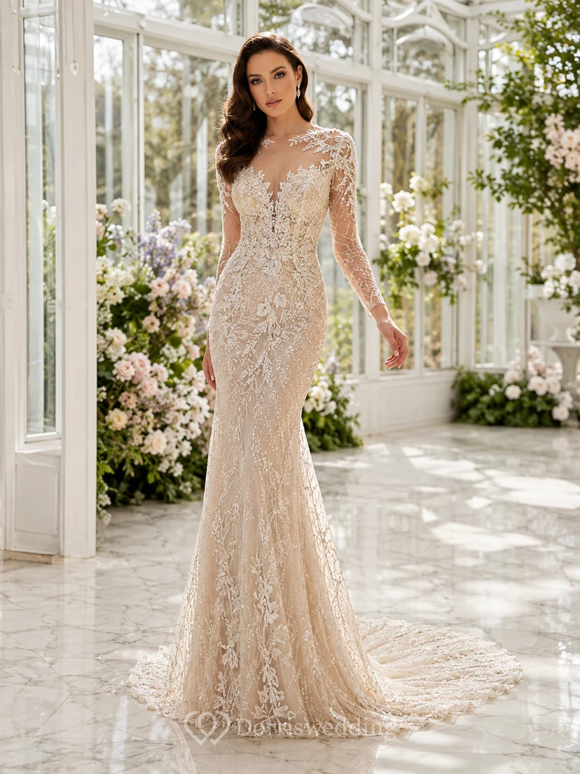 Robe de mariée sirène à encolure haute, manches longues, traîne balayée et dentelle illusion, ornée d'appliques, idéale pour une destination.
