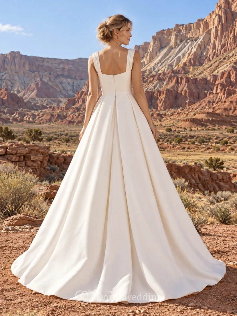 Vestido de novia sencillo de satén plisado, largo hasta el suelo, con escote cuadrado, sin mangas y pliegues profundos en la parte delantera. view 2