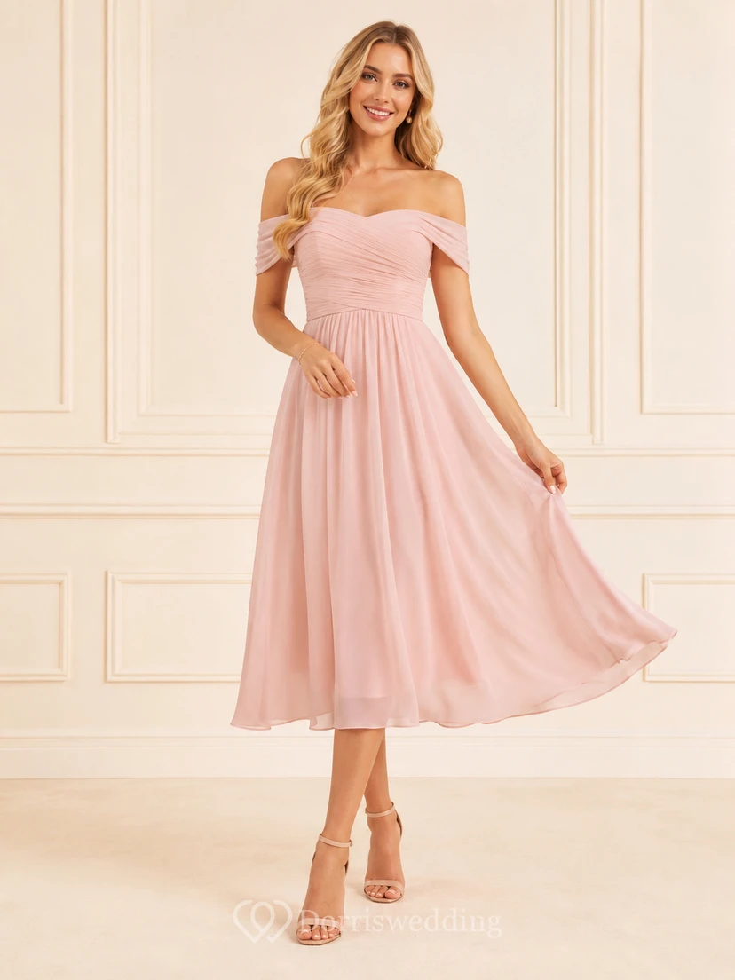 Zartrosa schulterfreies Chiffon-Brautjungfernkleid mit kurzen Ärmeln und Falten